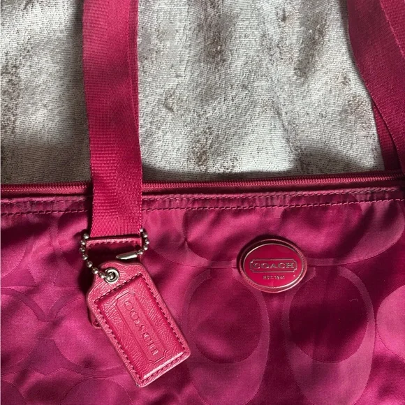 Pink coach tote ๐ฉท - Picture 3 of 8